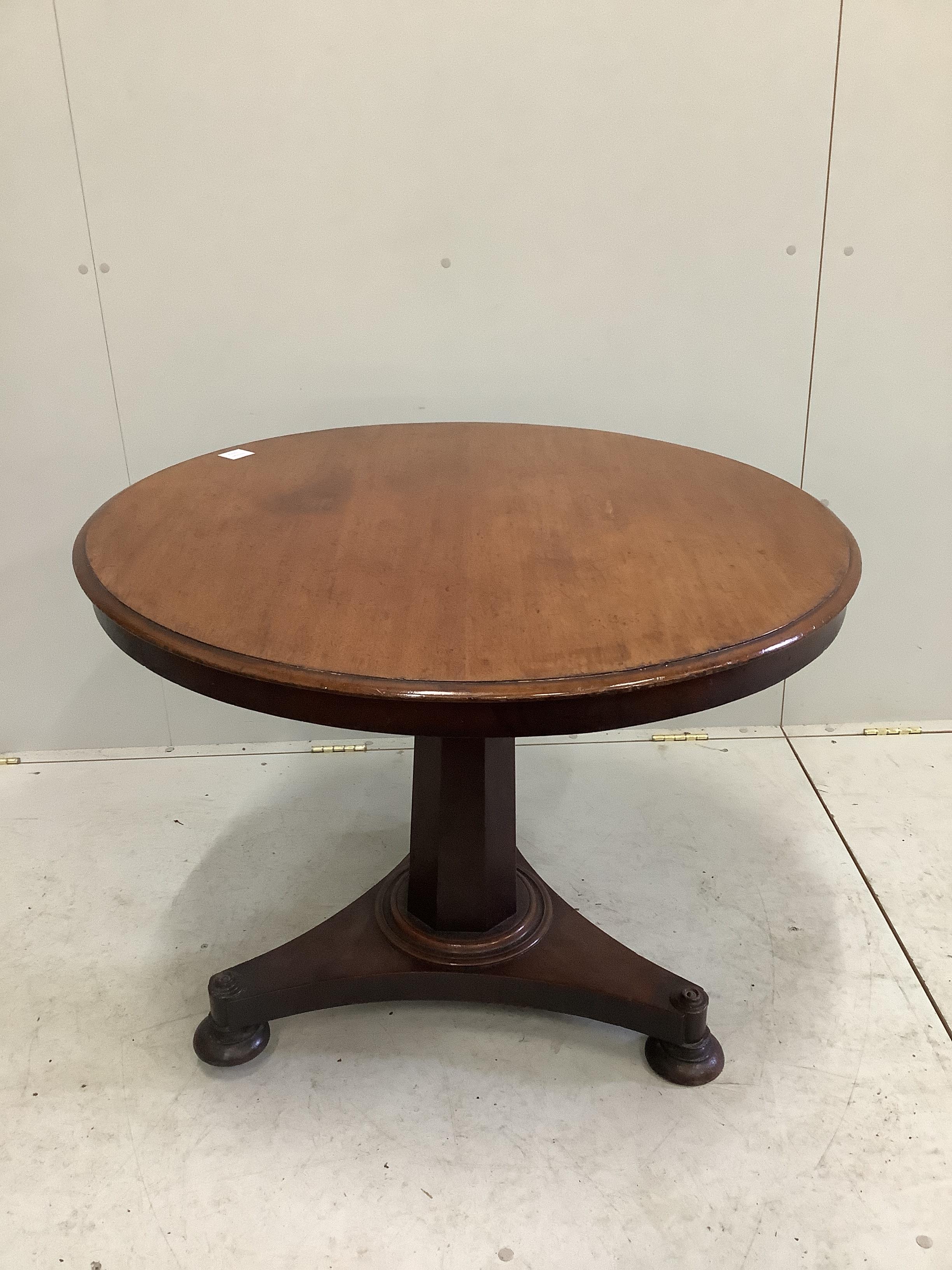 A Victorian circular mahogany tilt top breakfast table, diameter 90cm, height 72cm